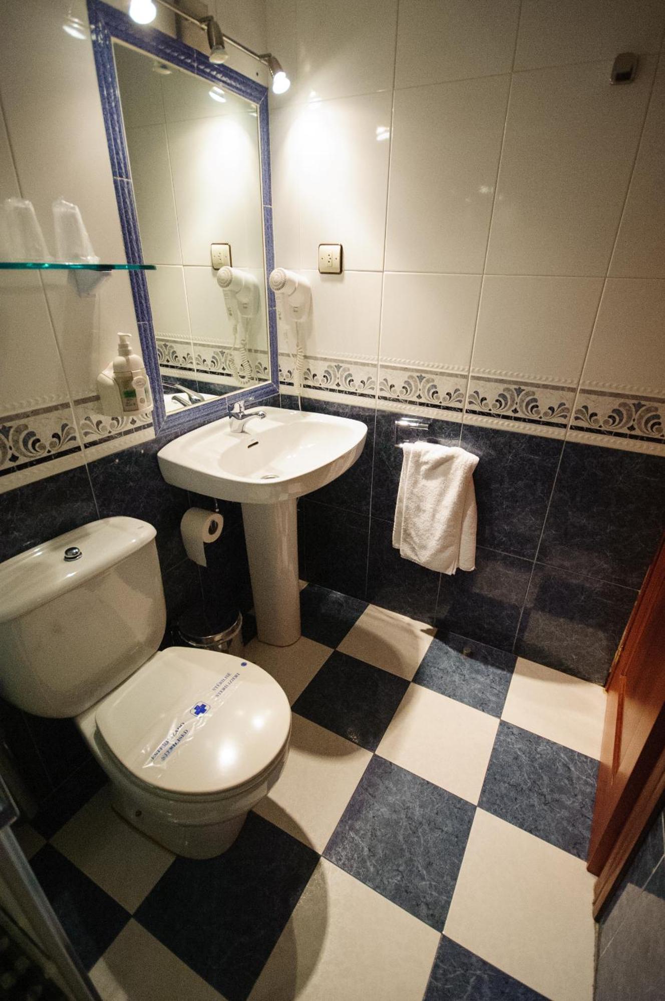 Hostal Restaurante La Trucha Benavente Rum bild