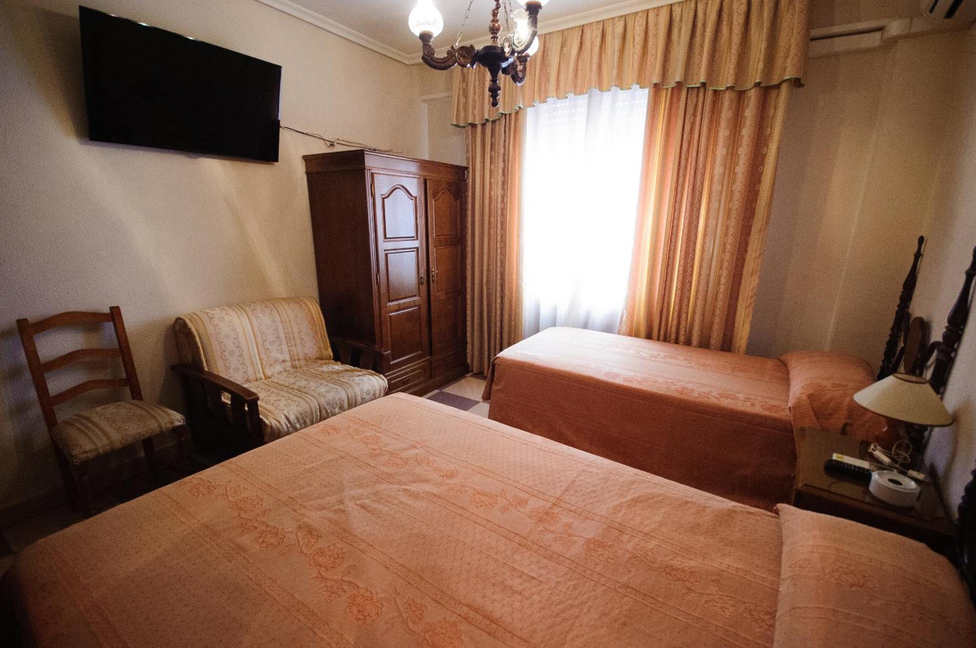 Hostal Restaurante La Trucha Benavente Rum bild