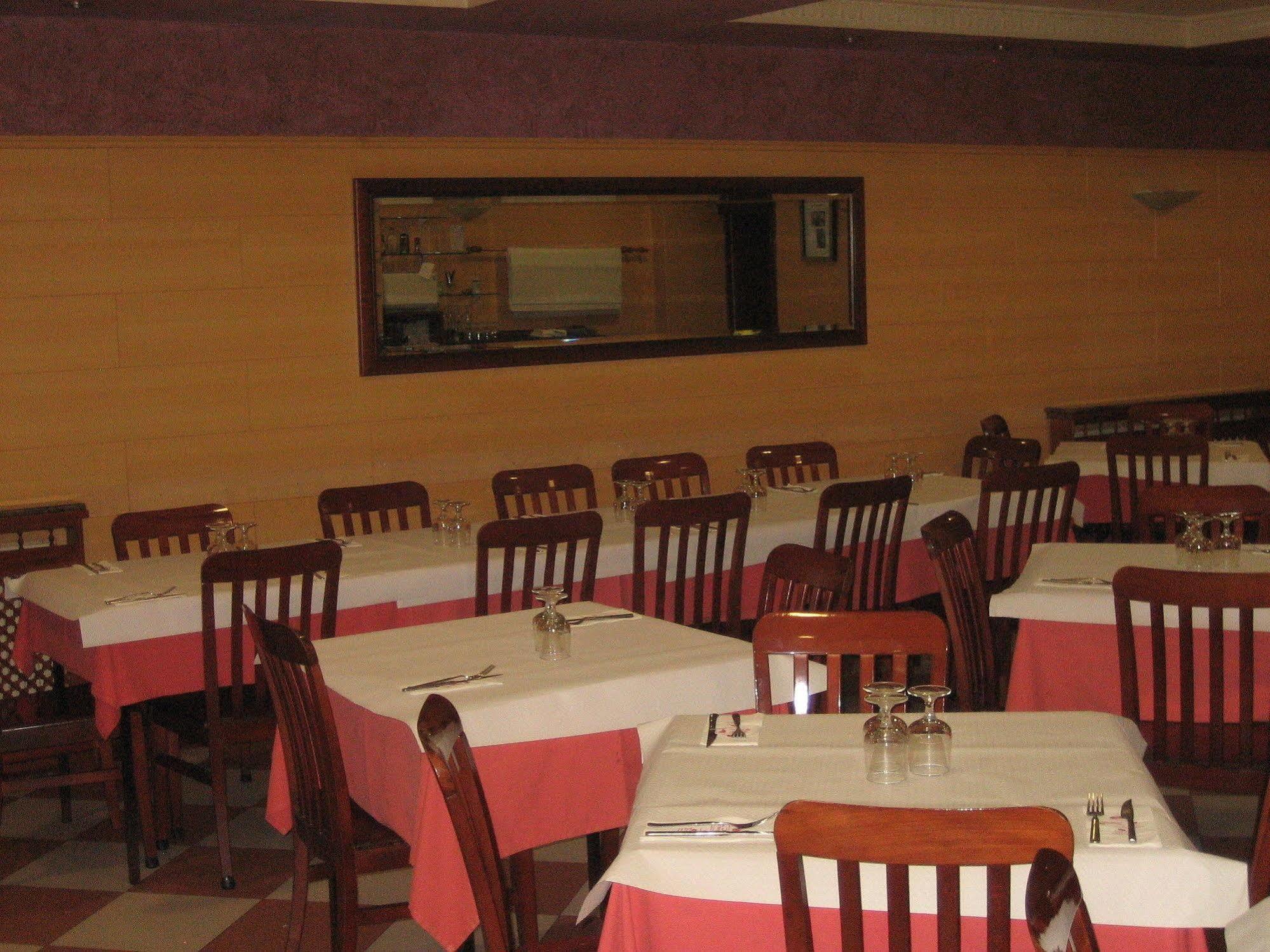 Hostal Restaurante La Trucha Benavente Exteriör bild
